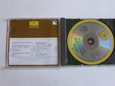 Mozart - Eine kleine Nachtmusik / Levine