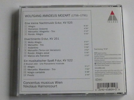 Mozart - Eine kleine nachtmusik / Nikolaus Harnoncourt