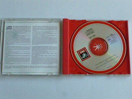 Menuhin and Grappelli play Berlin, Kern, Porter and Rodgers &amp; Hart