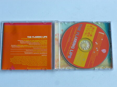 The Flaming Lips - Yoshimi battles the pink robots