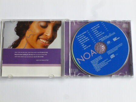 Noa - Blue touches blue