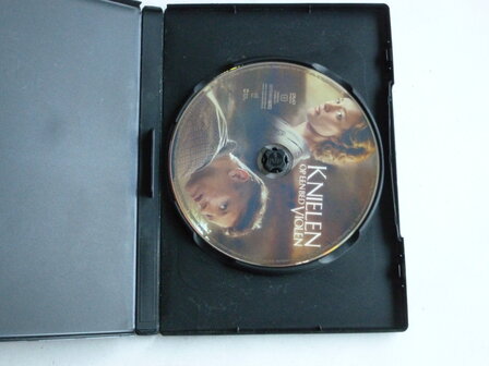 Knielen op een bed violen - Barry Atsma, Noortje Herlaar (DVD) 