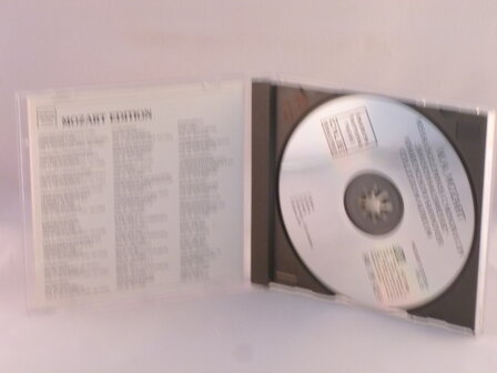 Missa Solemnis K 139 by Knabenchor Hannover