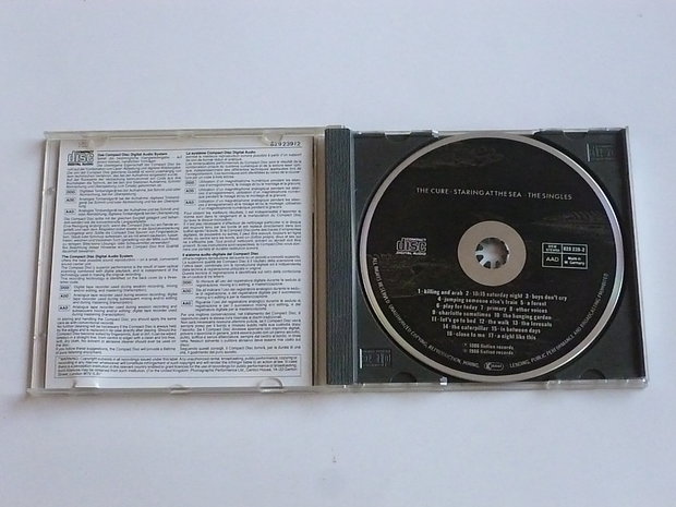 The Cure - Staring at the Sea / The Singles (fiction)