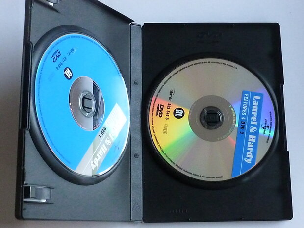 Laurel & Hardy - 2 DVD Box Features 4 (dig. rem)