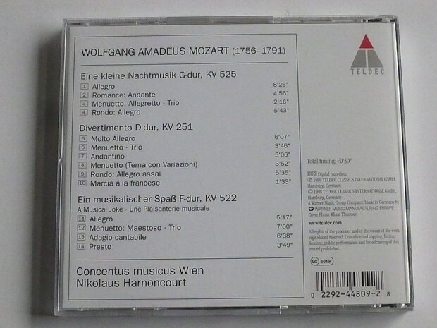 Mozart - Eine kleine nachtmusik / Nikolaus Harnoncourt