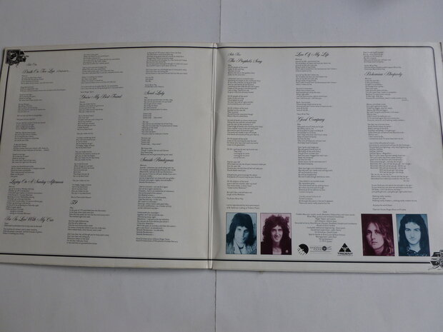 Queen - A Night at the Opera (LP) 5c06297176