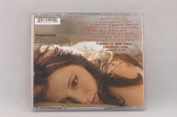 Robin Ella - Solace for the lonely