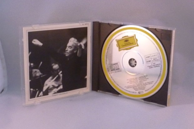 Johann & Josef Strauss - Radetzky Marsch / Herbert von Karajan