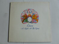 Queen - A Night at the Opera (LP) 5c06297176